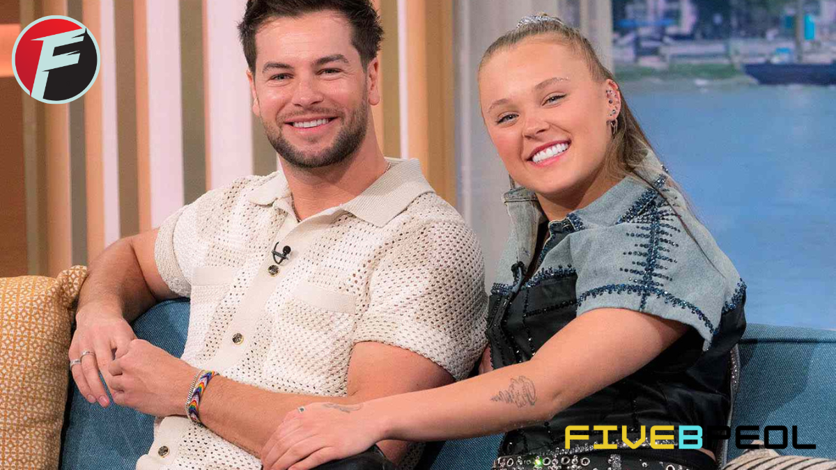 JoJo Siwa and Chris Hughes